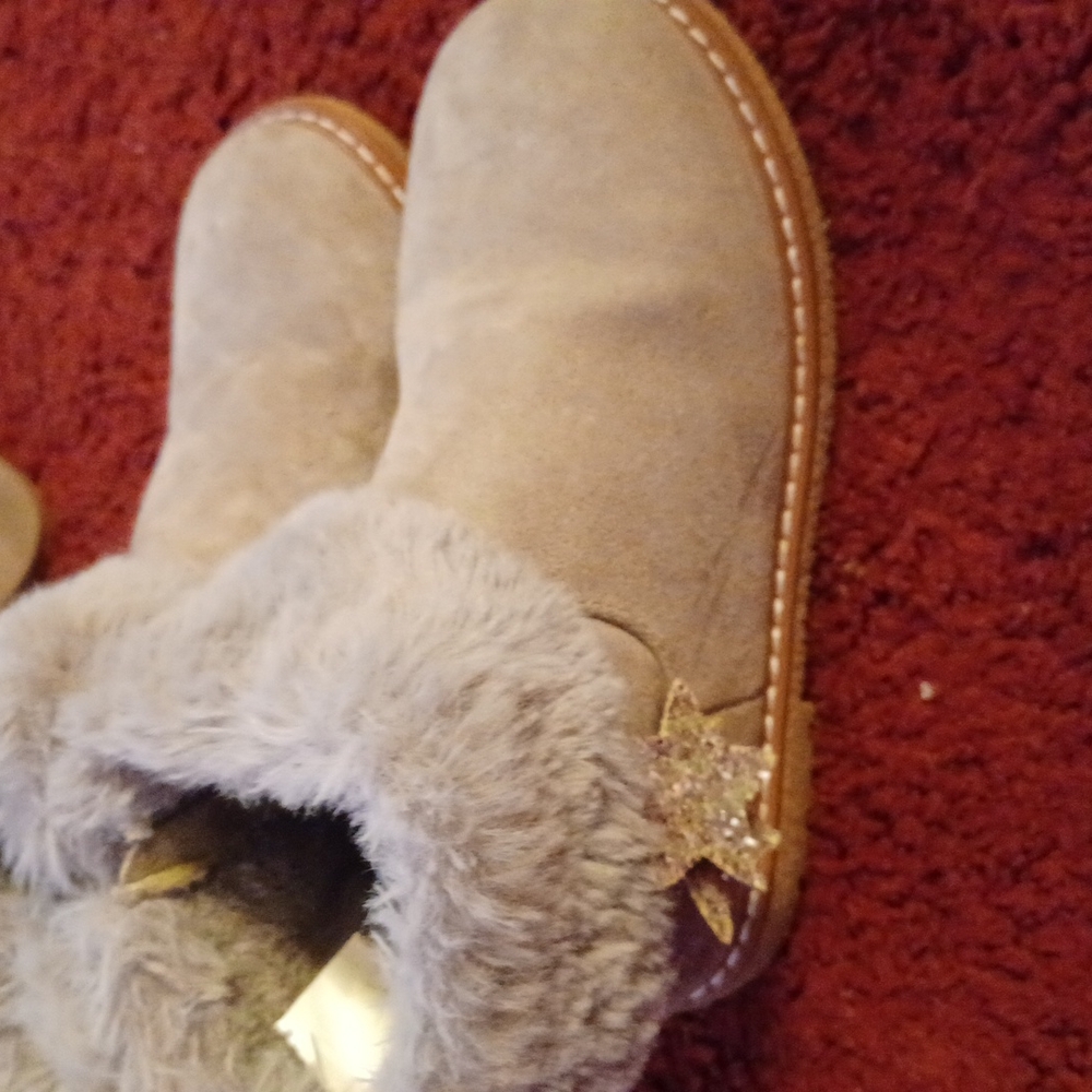 Boots - Picture 2 of 4